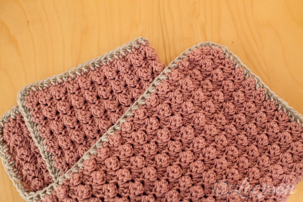 Blanket with boarder