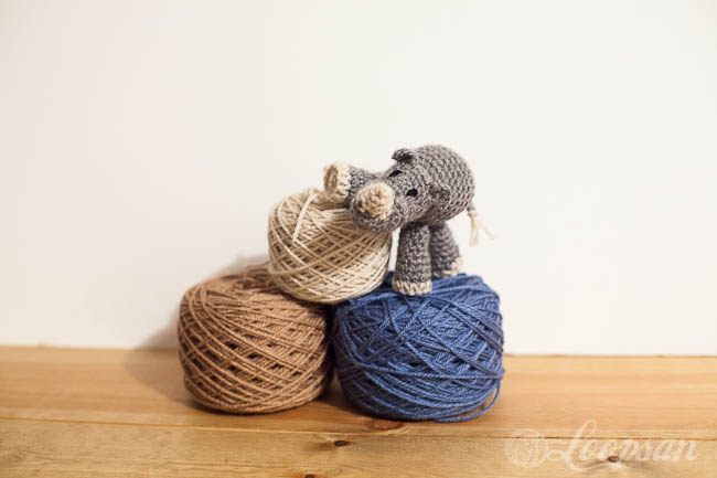 yarn cakes with rhino