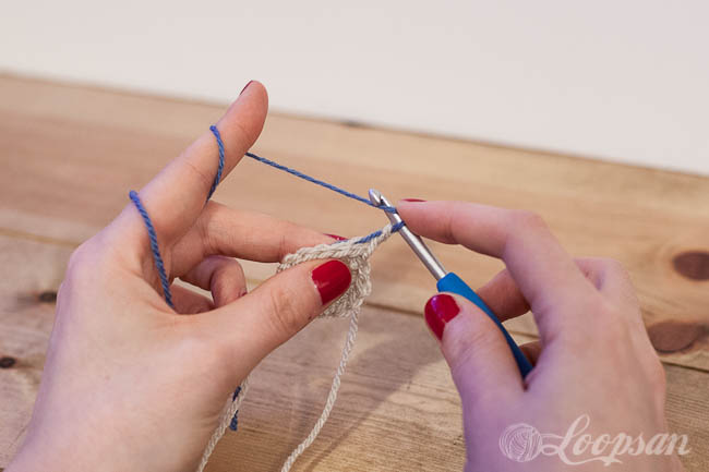 how to carry yarn in granny square