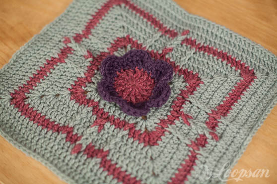 Winter Flower Square free pattern by Loopsan