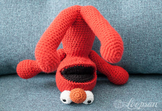 Elmo Hat Crochet Pattern (Plus Eyelash Yarn Guide!) - Ami Amour